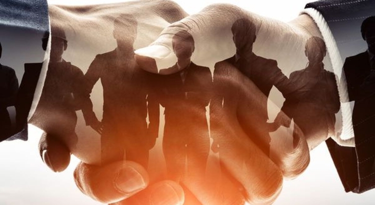 Deal Uebernahme Handshake Verhandlung 169 Foto iStock metamorworks