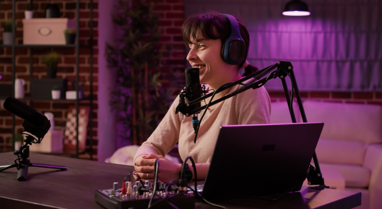 Radio Sendung Podcast Symbolbild Moderator